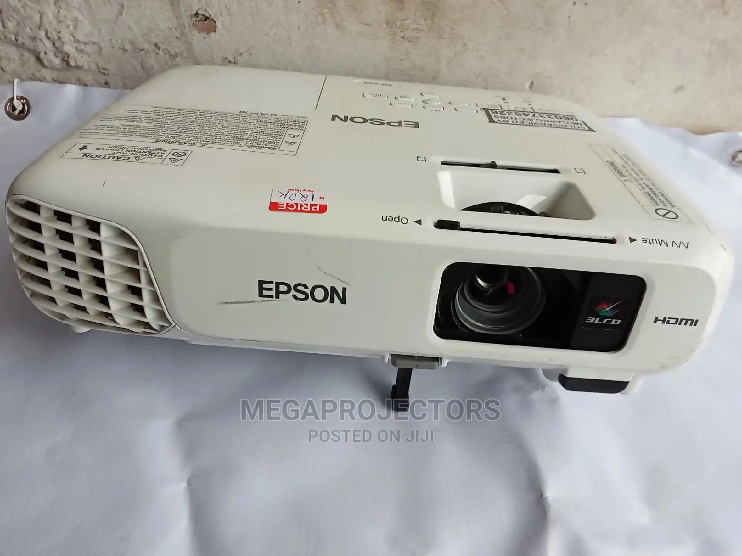 Highly Sharp Epson EB-X24 Projector With HDMI