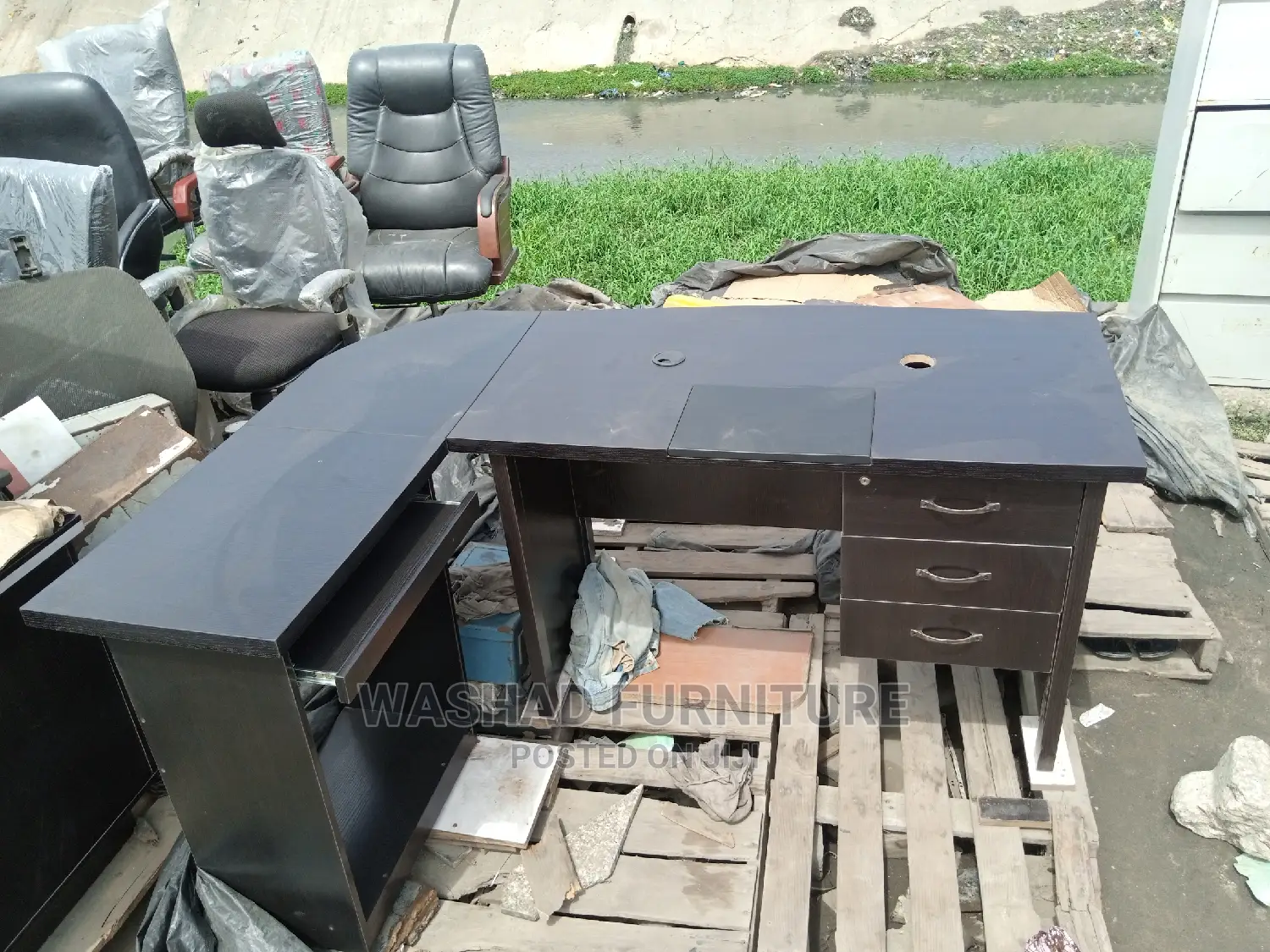 Corner Office Table