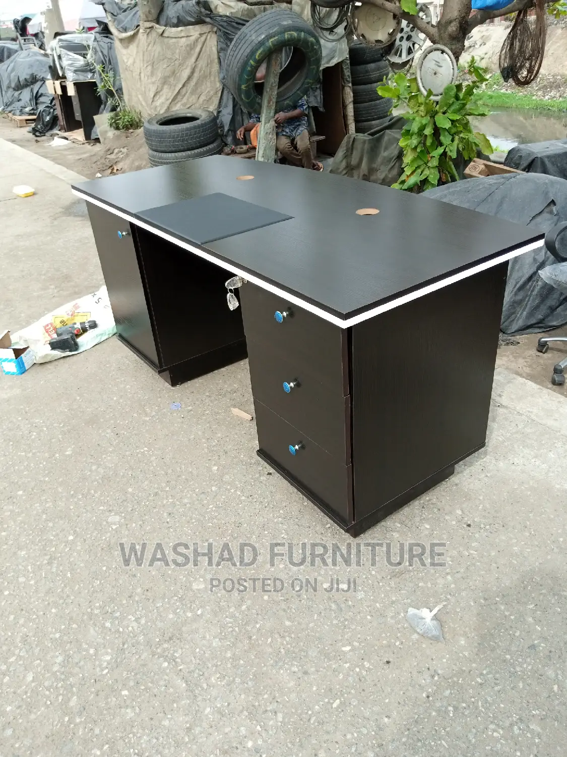 Executive Office Table With Mouse Pad