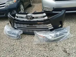Toyota Highlander 2018 Upgrade Bumper and Headlamp