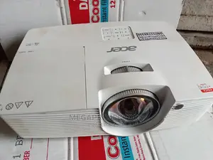 Acer Projector With Wide Image For Sale