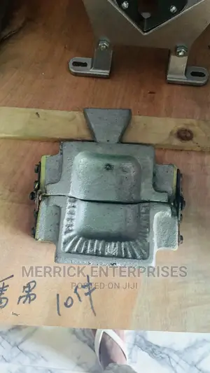 Chicken Pie Moulder