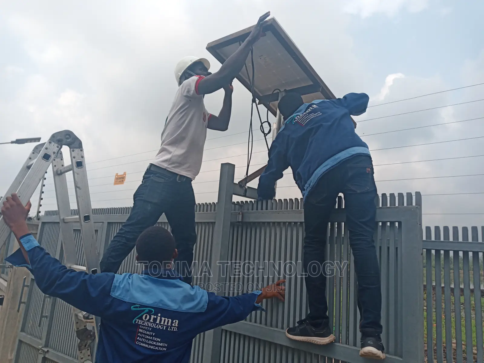 Automated Gate With Solar Panel