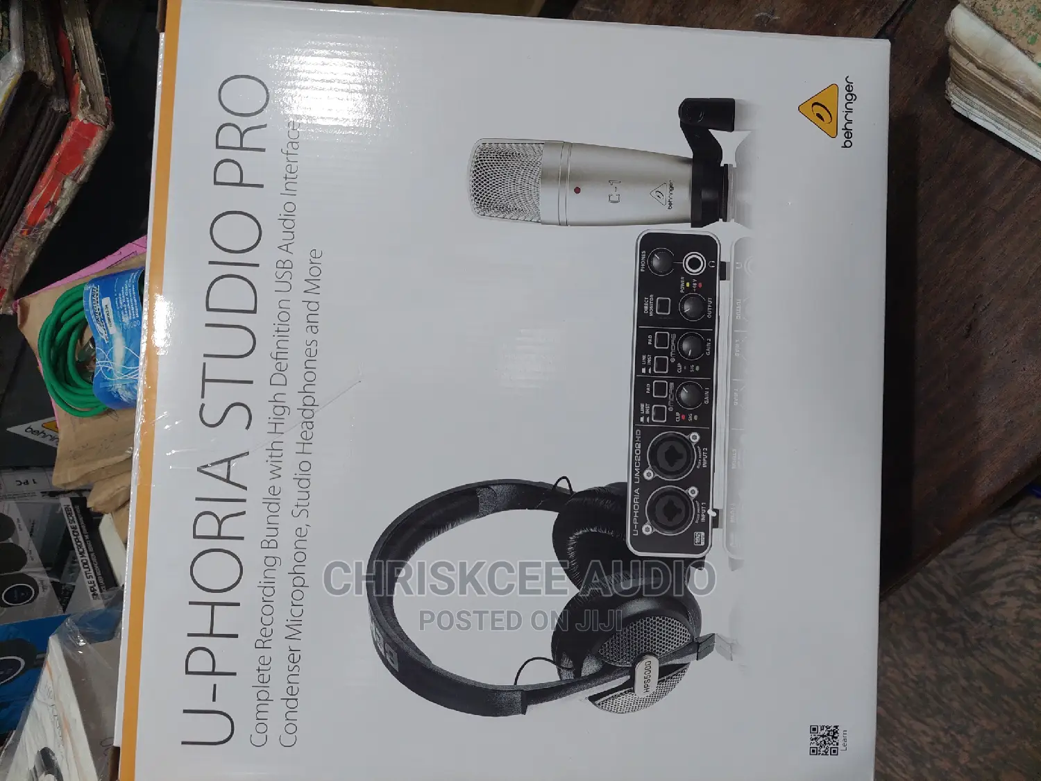 Behringer U-Phoria STUDIO PRO Complete Recording Bundle