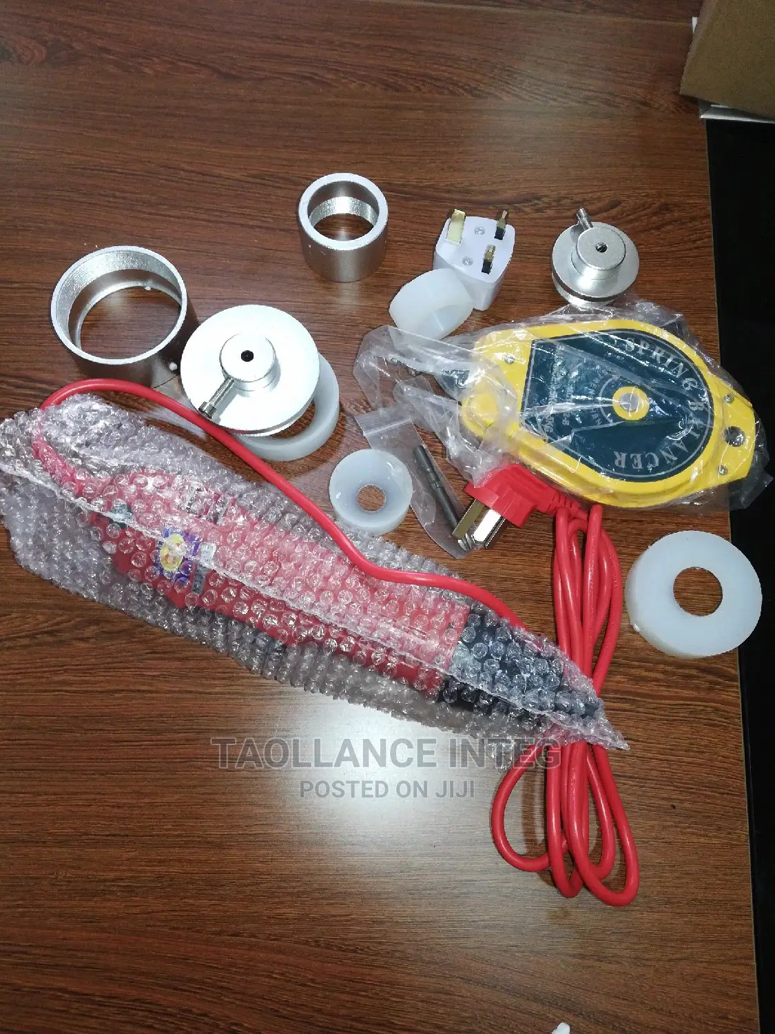 Locking and Capping Machine