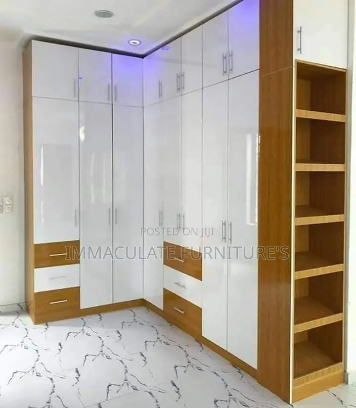 10×10 Wardrobe