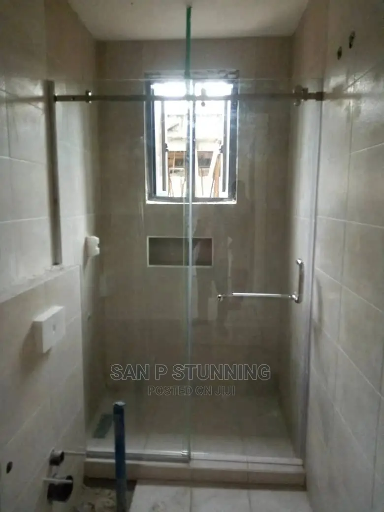 (Shower Cubicle)