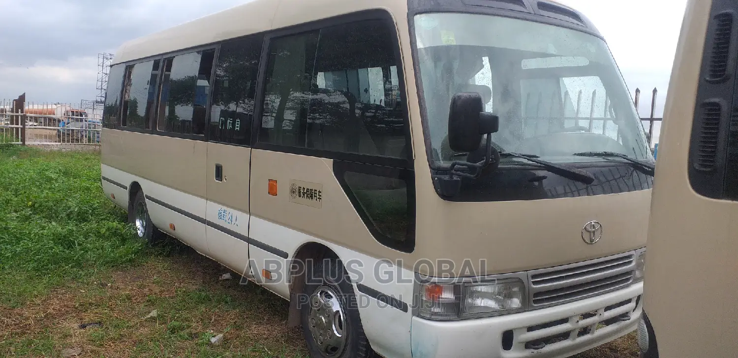 Toyota Coaster 2010
