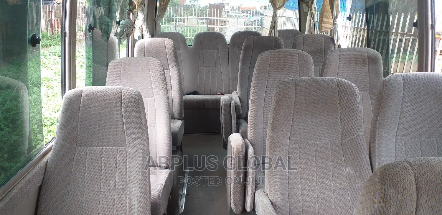Toyota Coaster 2010