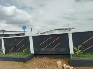 High Voltage Electric Perimeter Fence With Back Up Battery