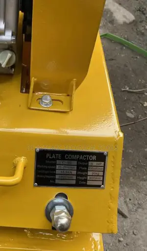Robin C-90 Petrol Vibrator Compactor Machine