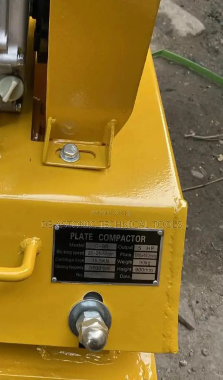 Robin C-90 Petrol Vibrator Compactor Machine