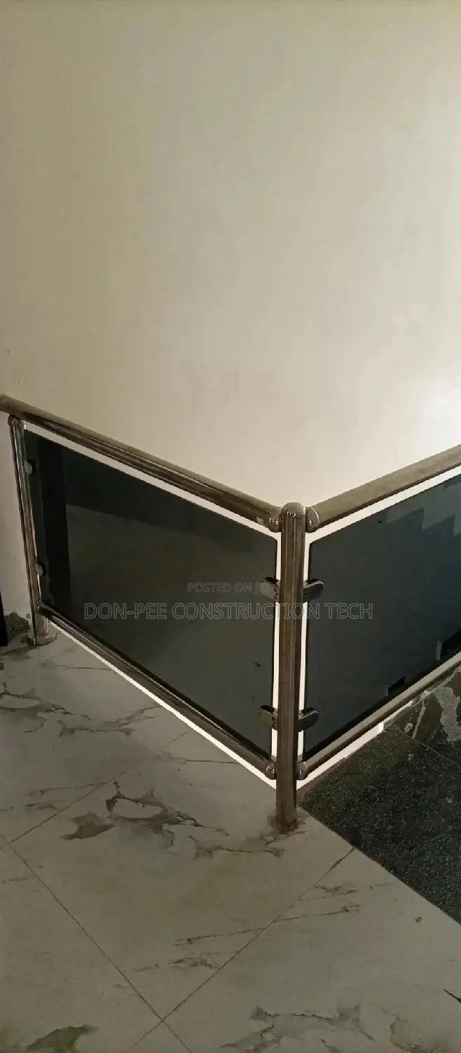 Tinted Frameless Handrail Turkish