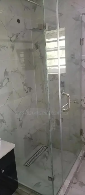 Plane Glass Shower Cubicle