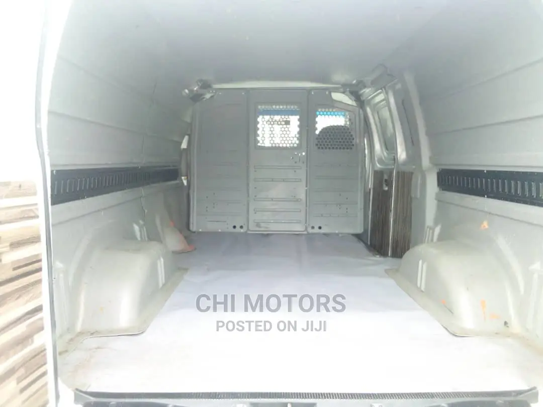 Ford E350 2006 Silver