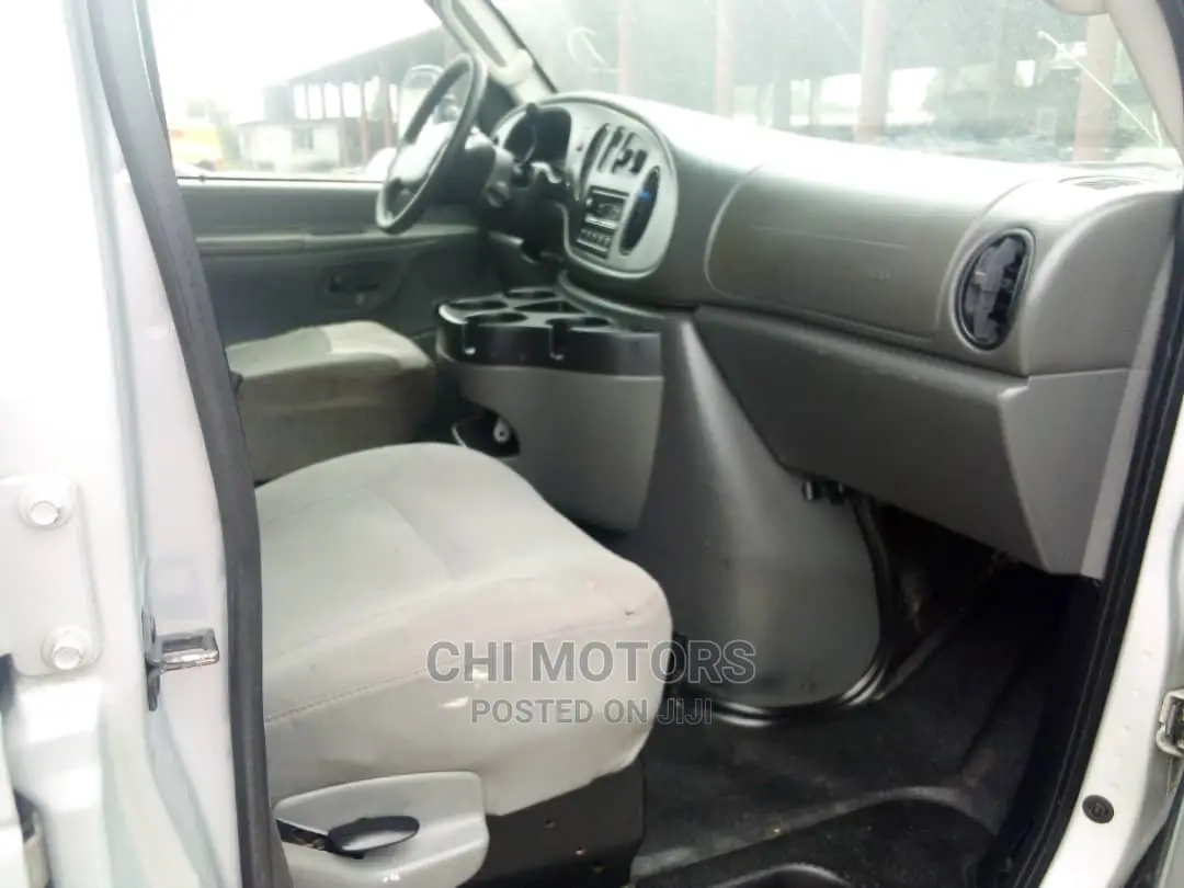 Ford E350 2006 Silver