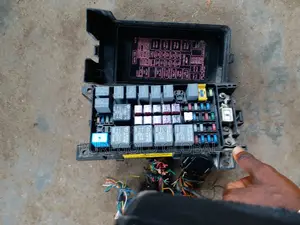 Fuse Box for Kia Sedona 04