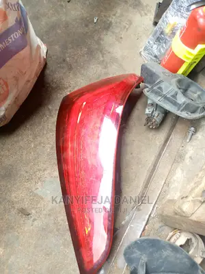 Tall Light Audi Q5 2013