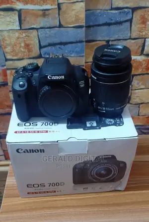 Canon EOS 700D Camera. Lens 18 - 55mm