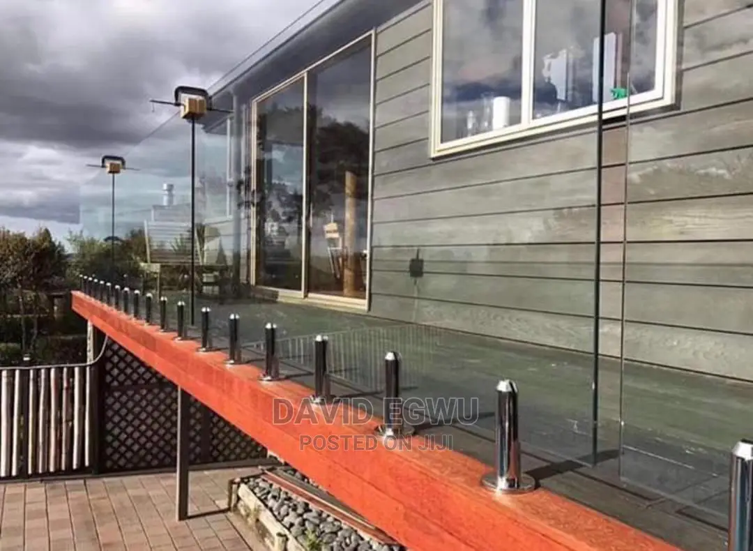 Frameless Glass Rail With Side Stud