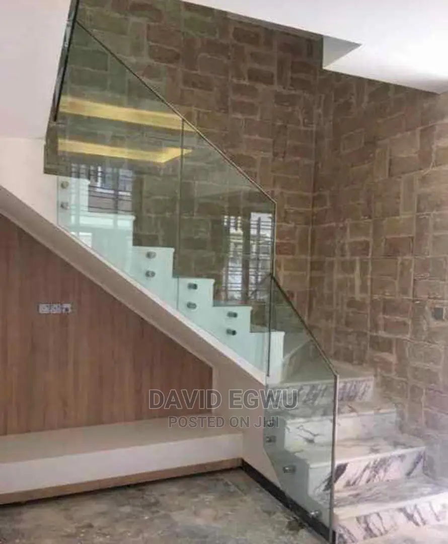 Frameless Glass Rail With Side Stud