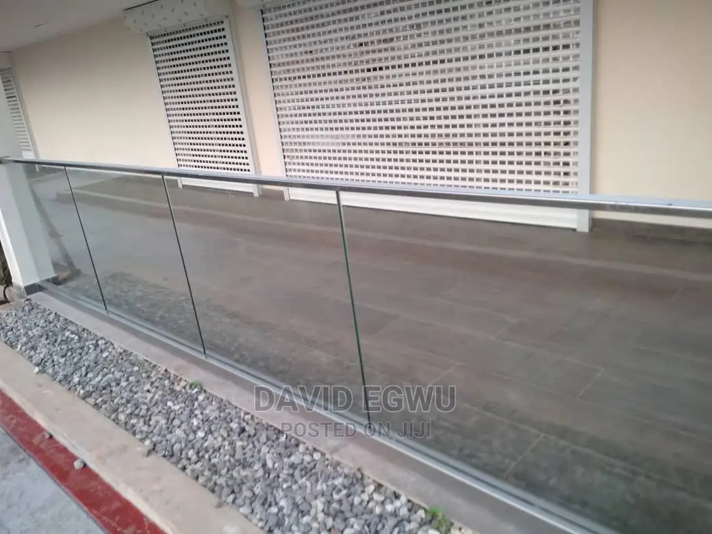 Frameless Glass Rail With Side Stud