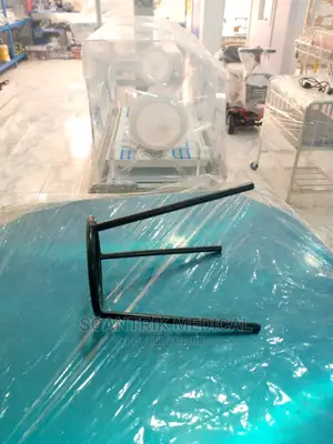 Durable Medical Laboratory Tripod Stand