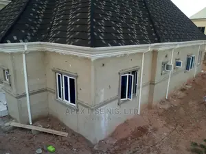 Roof Gutter --Water Collect White