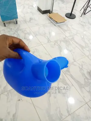Male Portable Urinal Pee Bottles for the Erderly