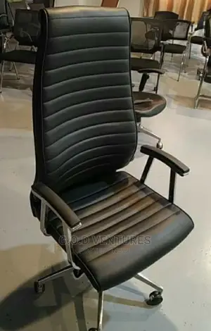 Modern Executive Leather Swivel Ergonomic Office Chair.