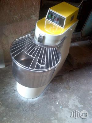 Neat Fairly Used 25kg Mixer