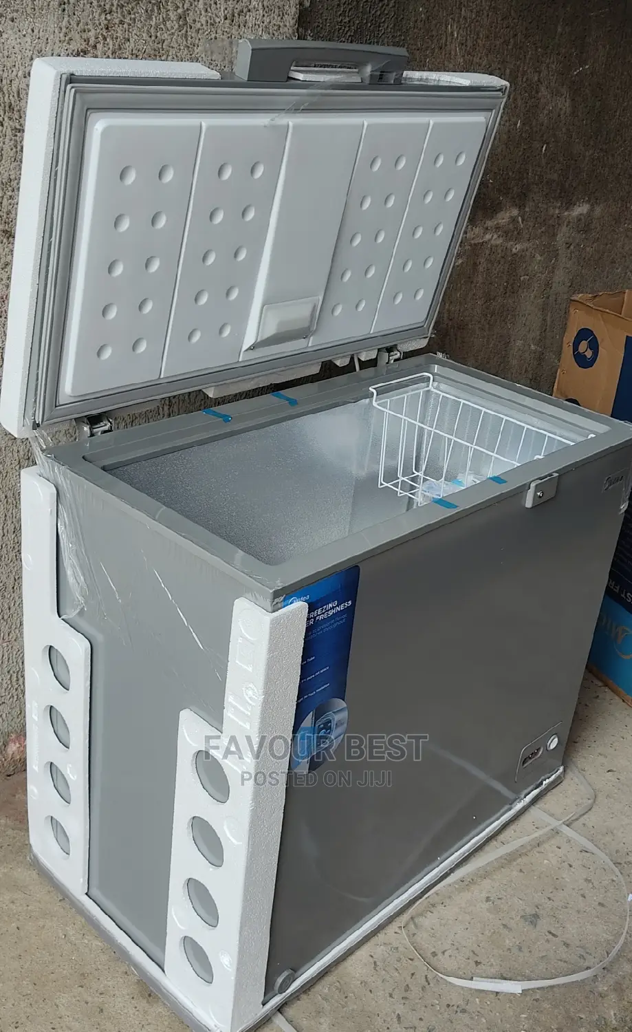 New Midea 198ltr Chest Freezer HS-258C Super Cooling 2years