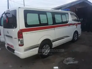Toyota HiAce 2014