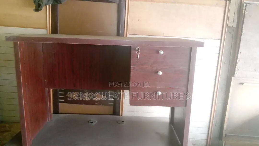 4feet Office Table