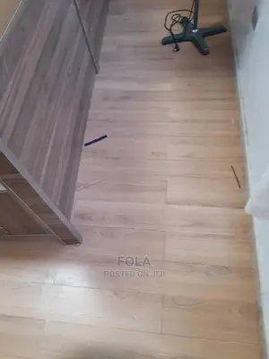 Vnlyn Wooden Floor