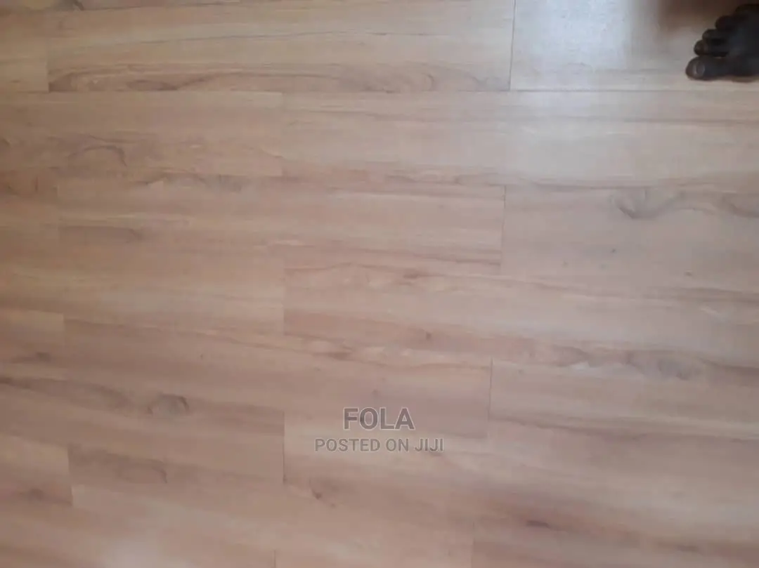 Vnlyn Wooden Floor