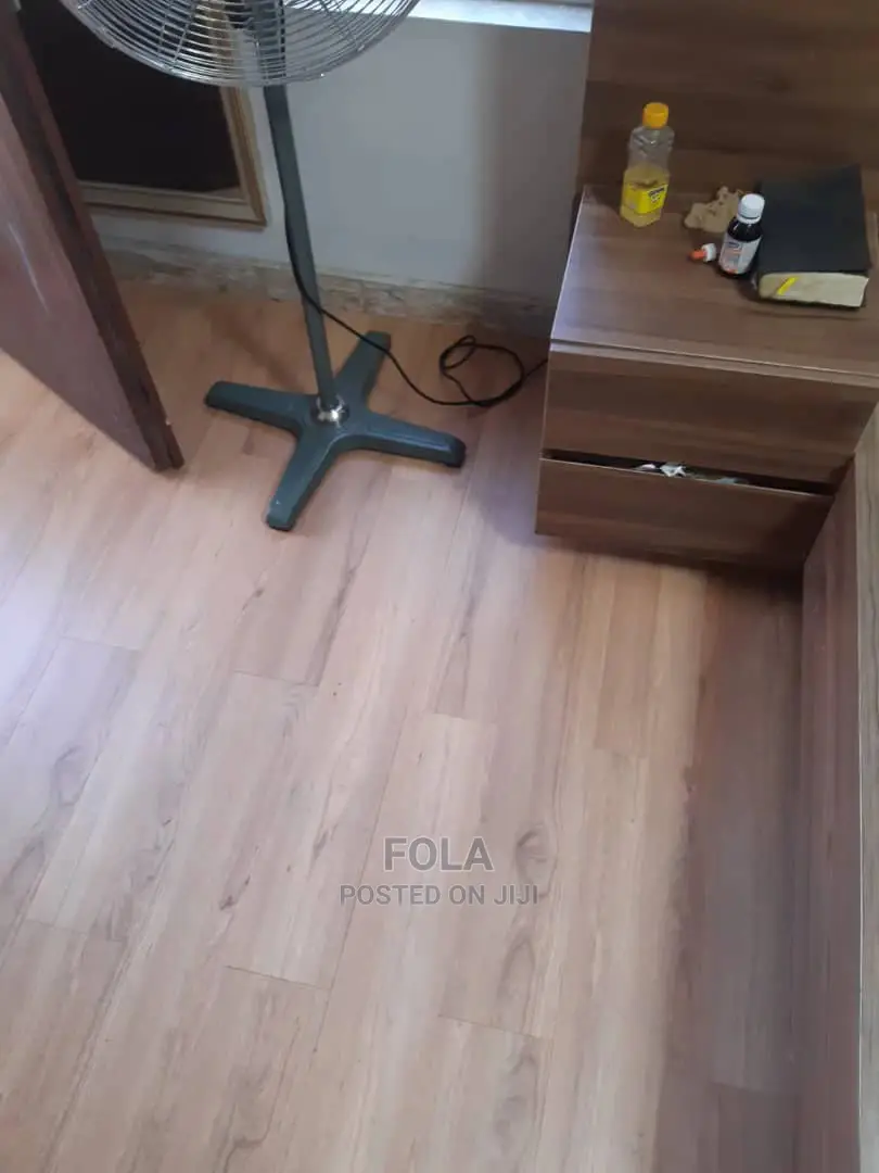Vnlyn Wooden Floor