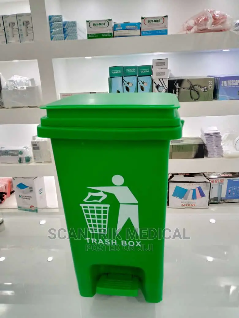 Classic Medical Plastic Step Trash Can