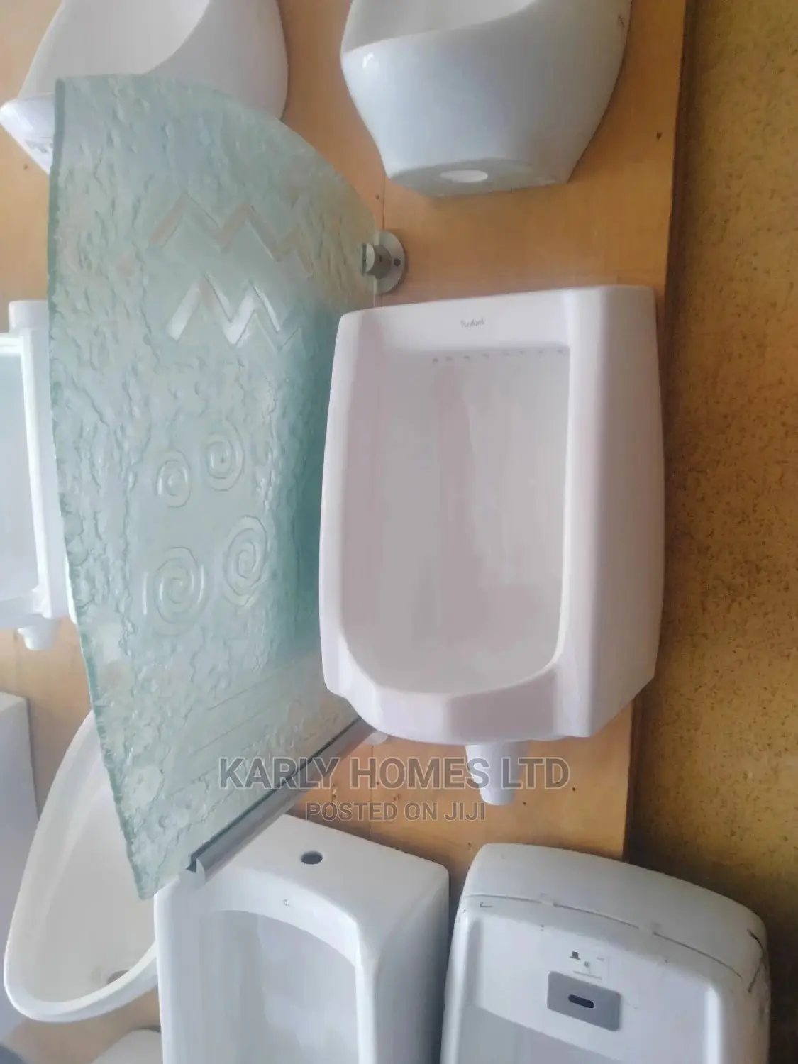 England Surface Urinal