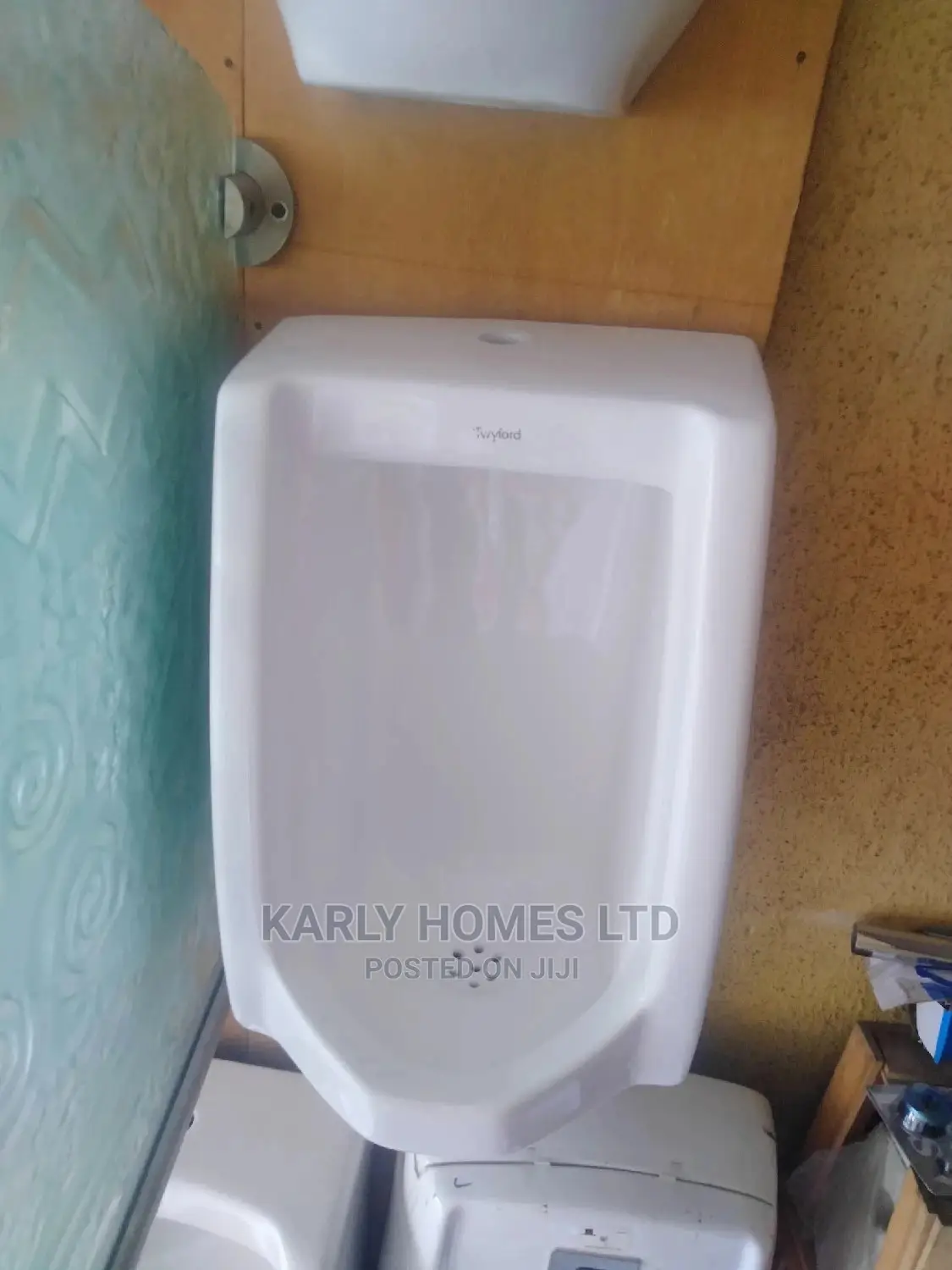 England Surface Urinal