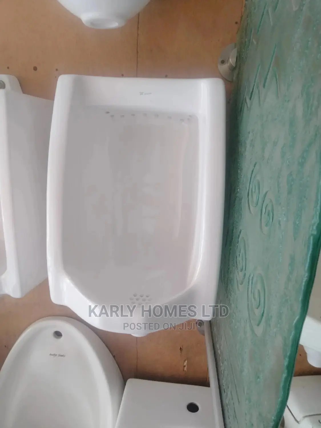 Executive England Conduit Urinal