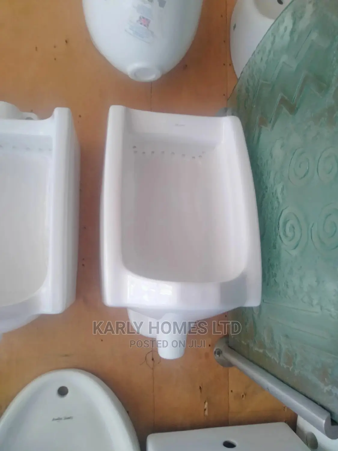 Executive England Conduit Urinal