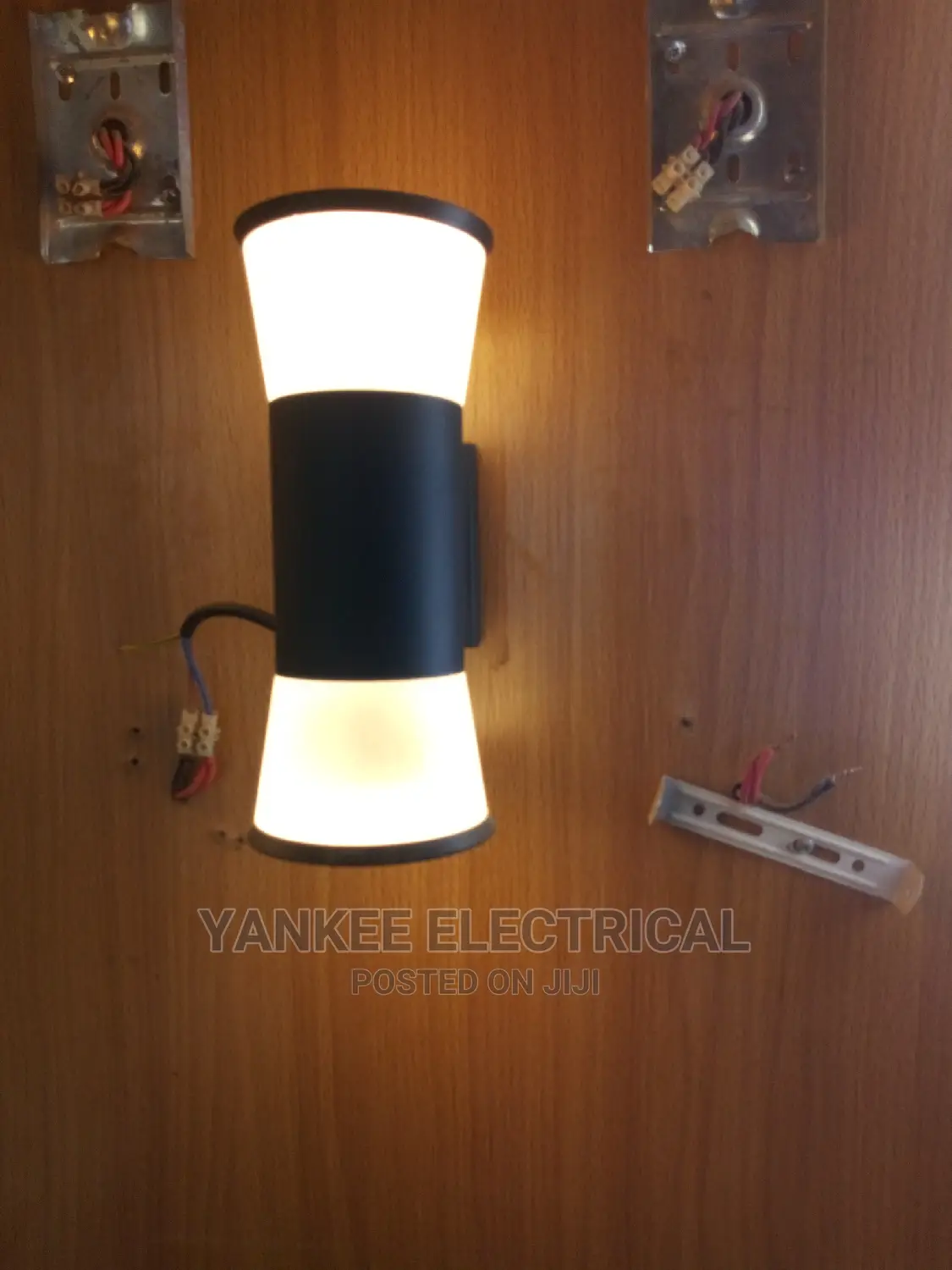 Quality LED Waterproof Up and Down Light