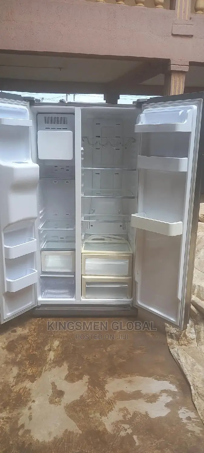 Samsung Side by Side Refrigerator With Water Dispenser