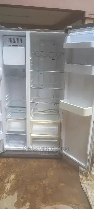 Samsung Side by Side Refrigerator With Water Dispenser