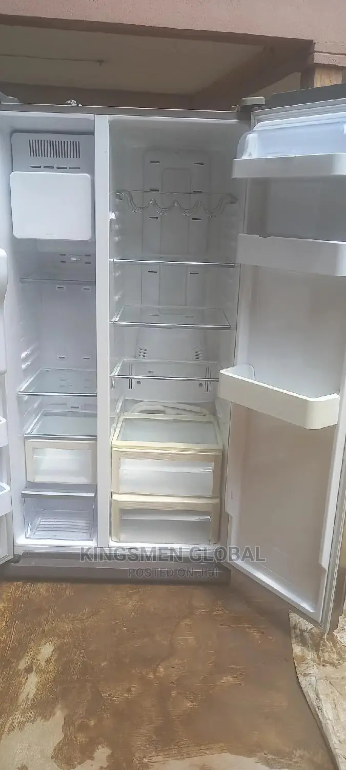 Samsung Side by Side Refrigerator With Water Dispenser