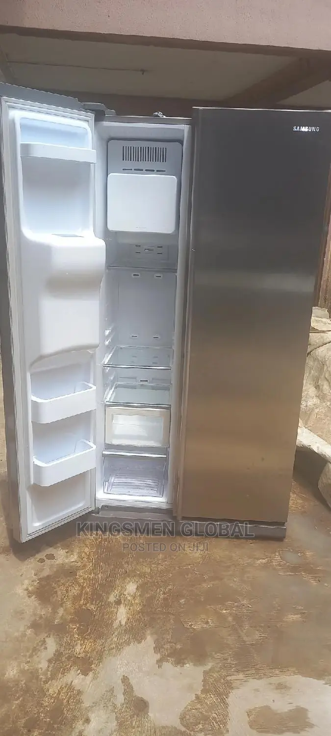 Samsung Side by Side Refrigerator With Water Dispenser