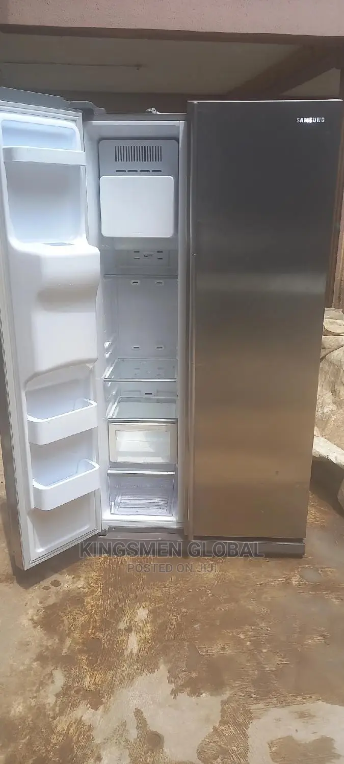 Samsung Side by Side Refrigerator With Water Dispenser
