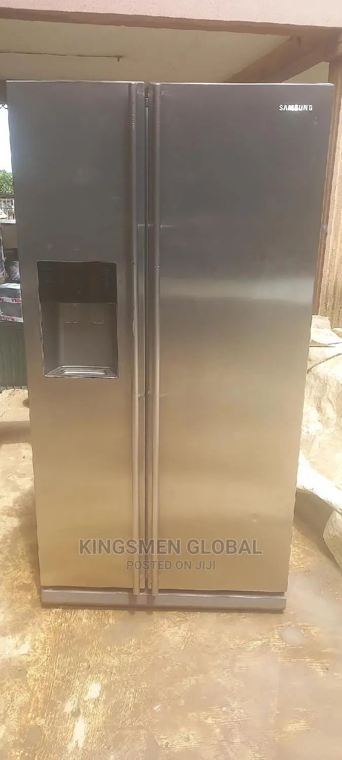 Samsung Side by Side Refrigerator With Water Dispenser