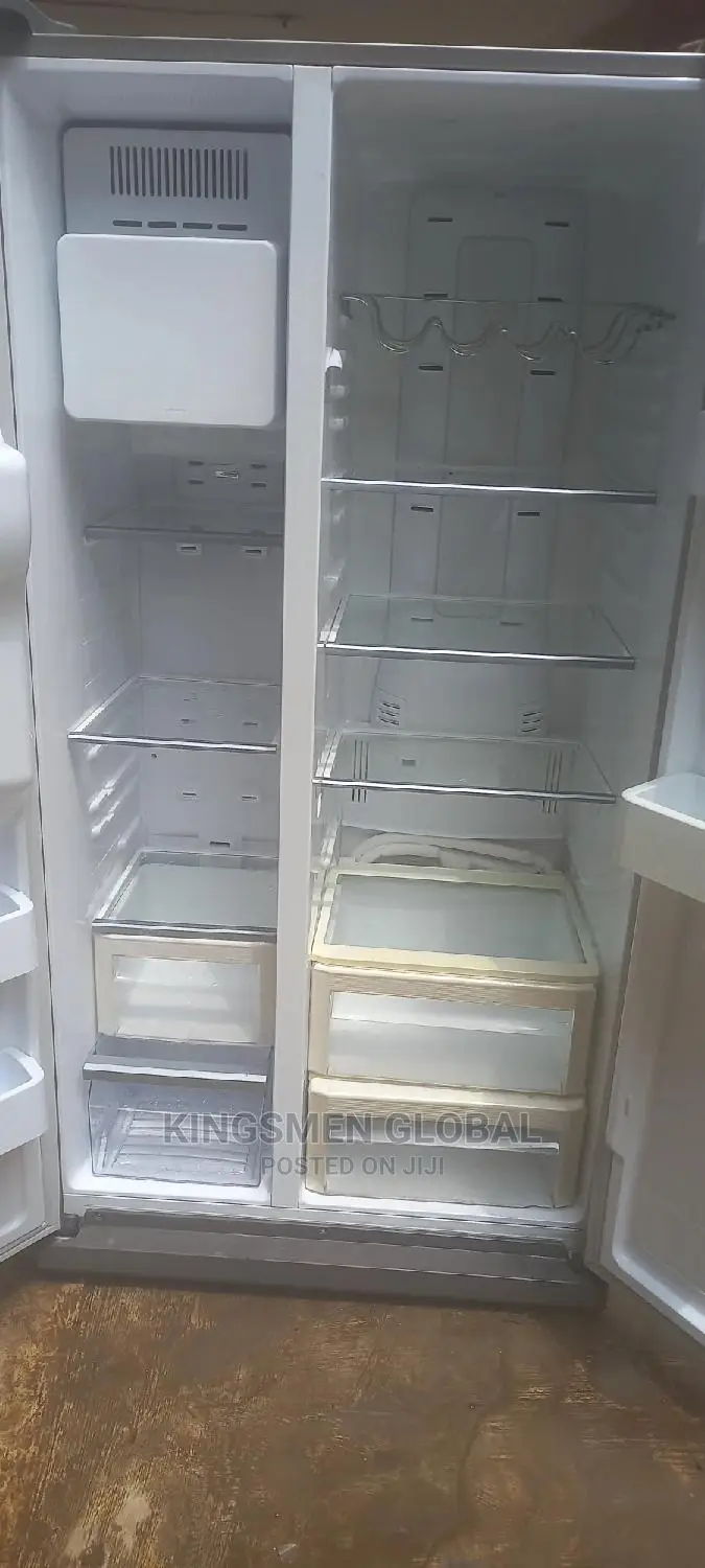 Samsung Side by Side Refrigerator With Water Dispenser